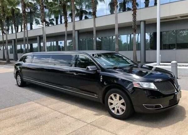 lincoln stretch limo rental orlando 5 600x450 1 e1784189132703