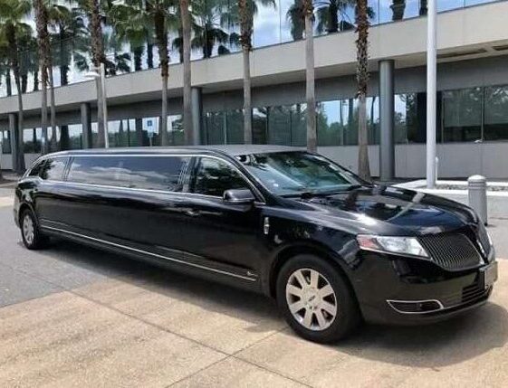 lincoln stretch limo rental orlando 5 600x450 1 e1787204219419
