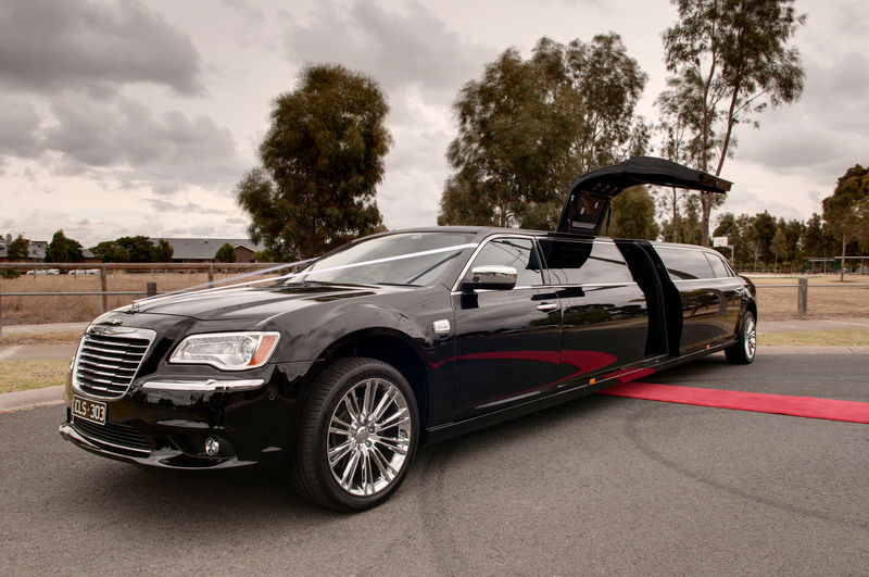 Lincoln MKT stretch Limo